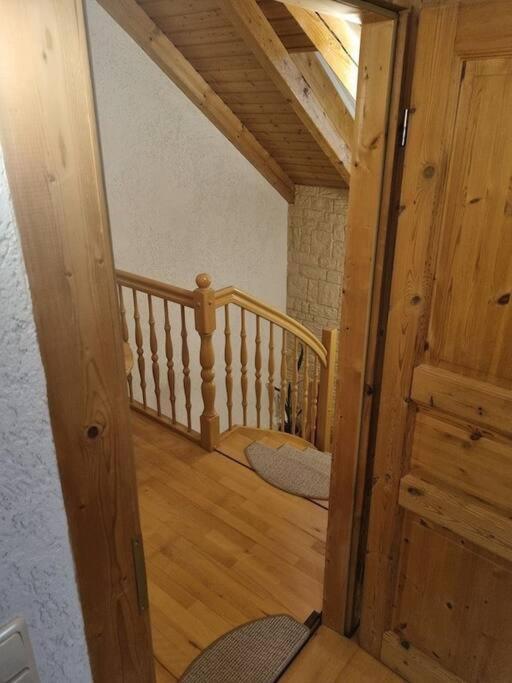 Gemuetliche Dachgeschosswohnung Ерфурт Екстериор снимка