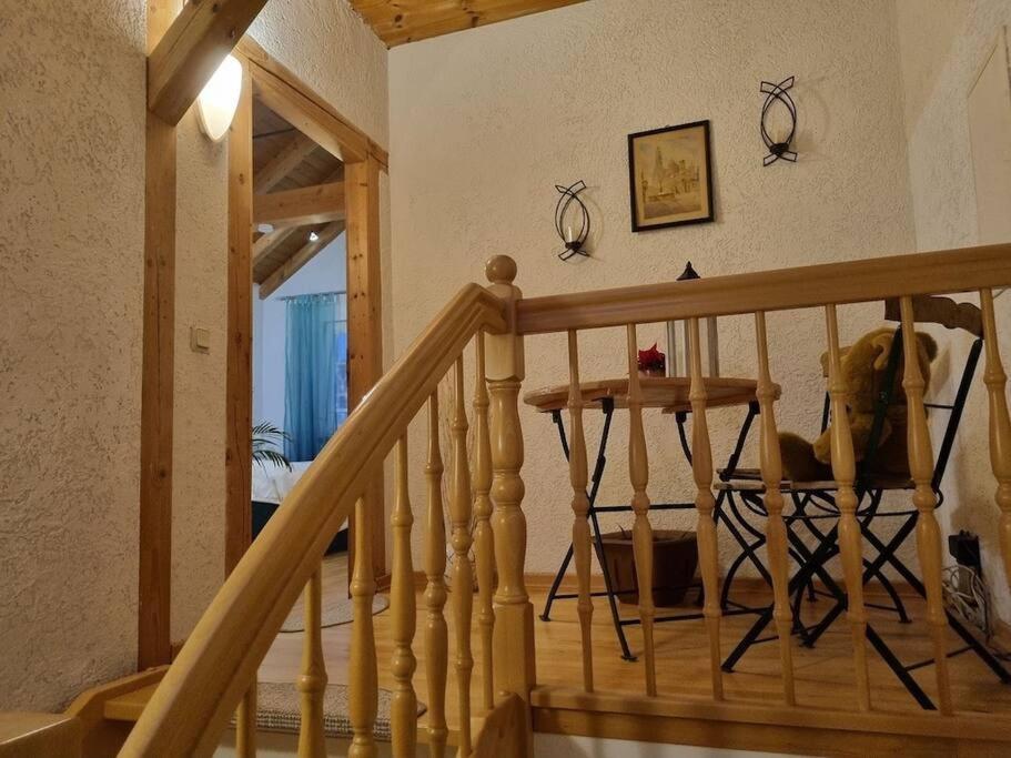 Gemuetliche Dachgeschosswohnung Ерфурт Екстериор снимка