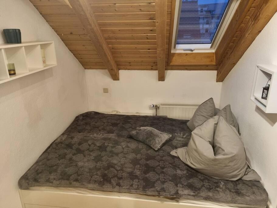Gemuetliche Dachgeschosswohnung Ерфурт Екстериор снимка