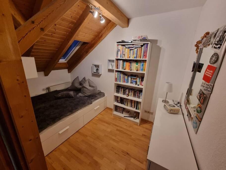 Gemuetliche Dachgeschosswohnung Ерфурт Екстериор снимка